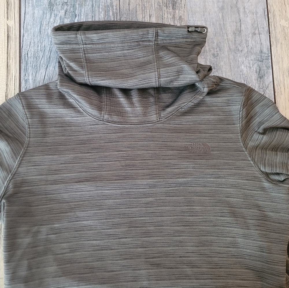 EUC womens North Face fleece lined pullover